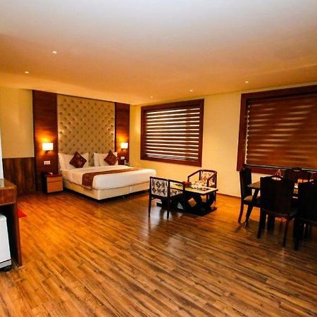 Hotel The Residency Srinagar Kültér fotó