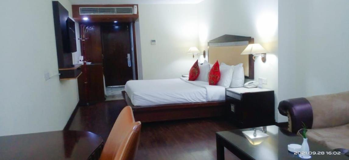 Hotel The Residency Srinagar Kültér fotó
