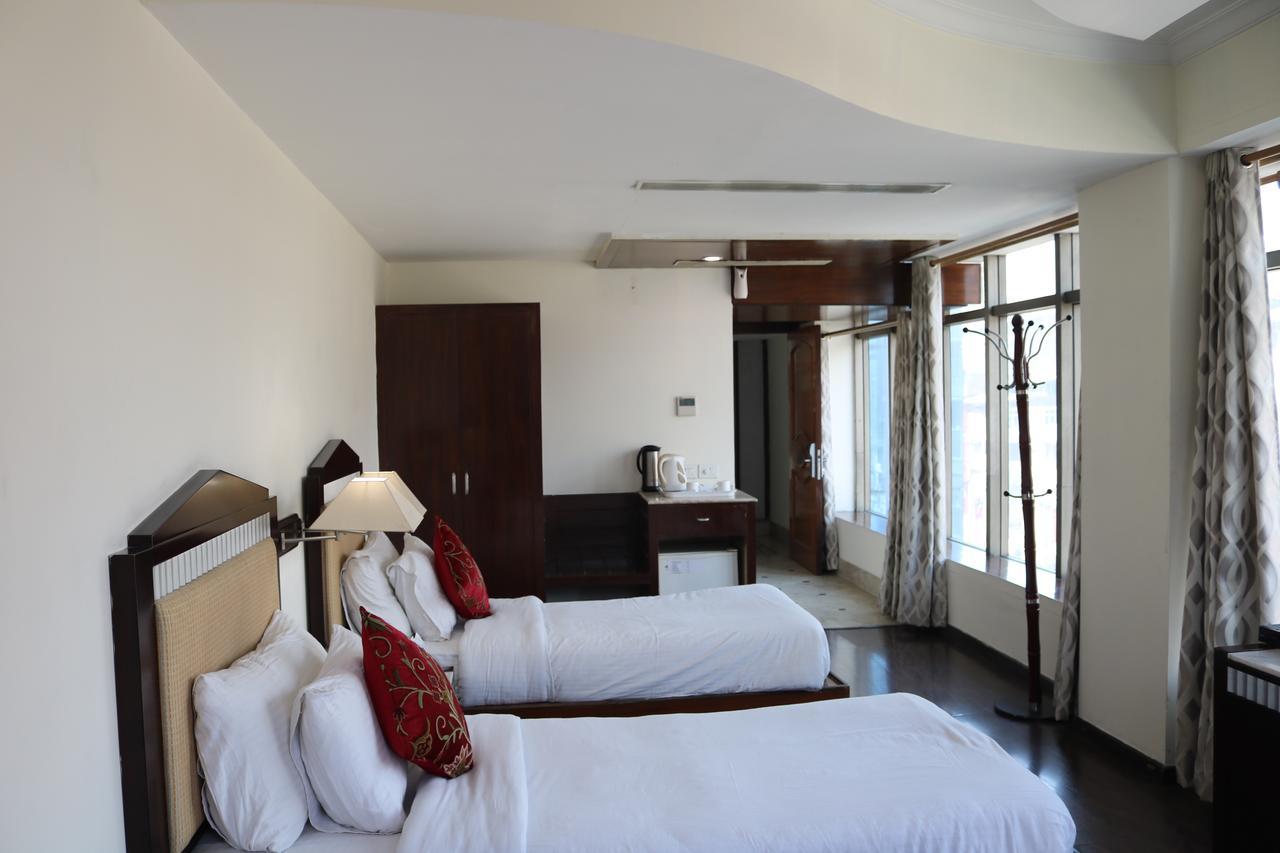 Hotel The Residency Srinagar Kültér fotó