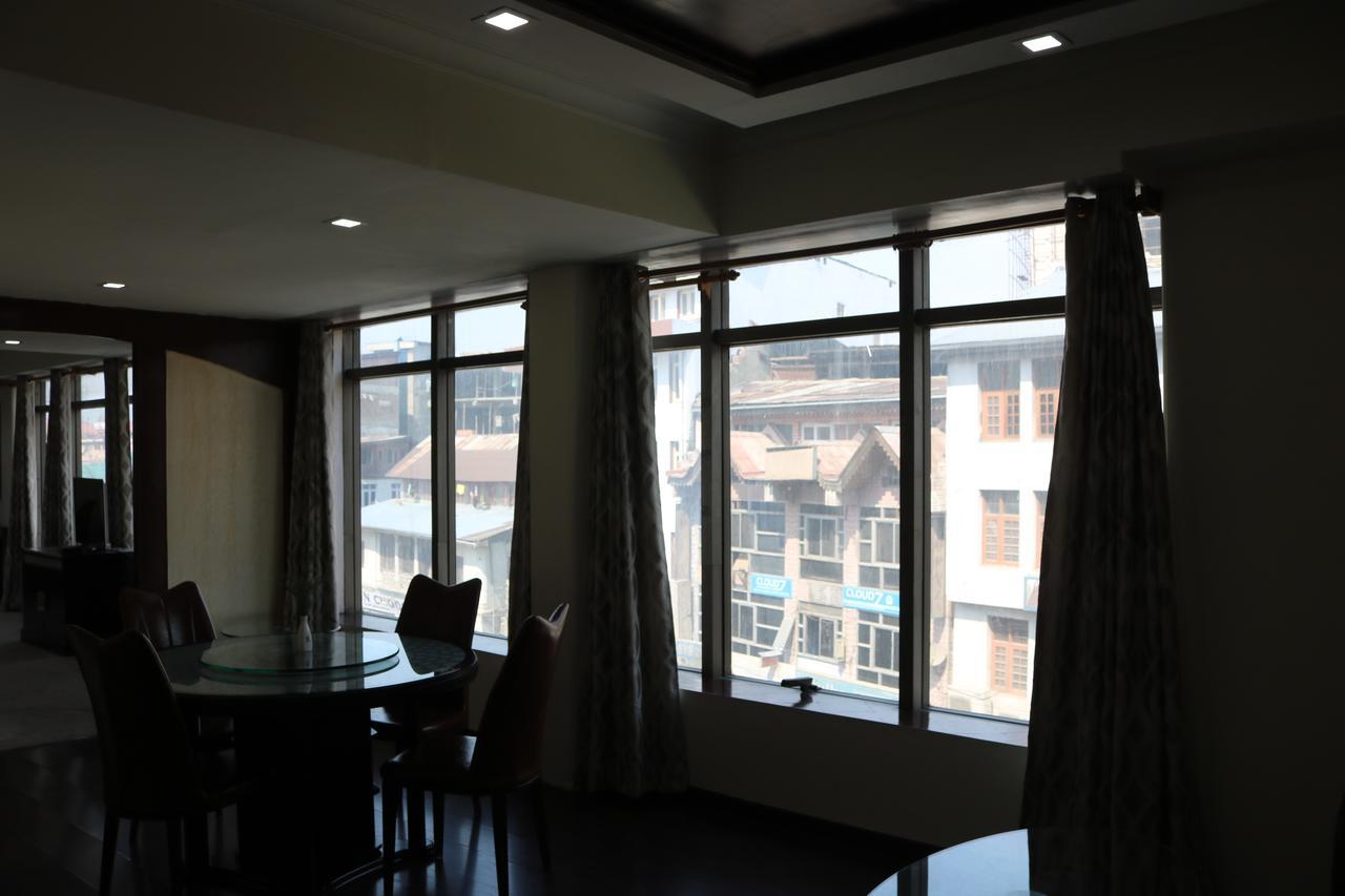 Hotel The Residency Srinagar Kültér fotó