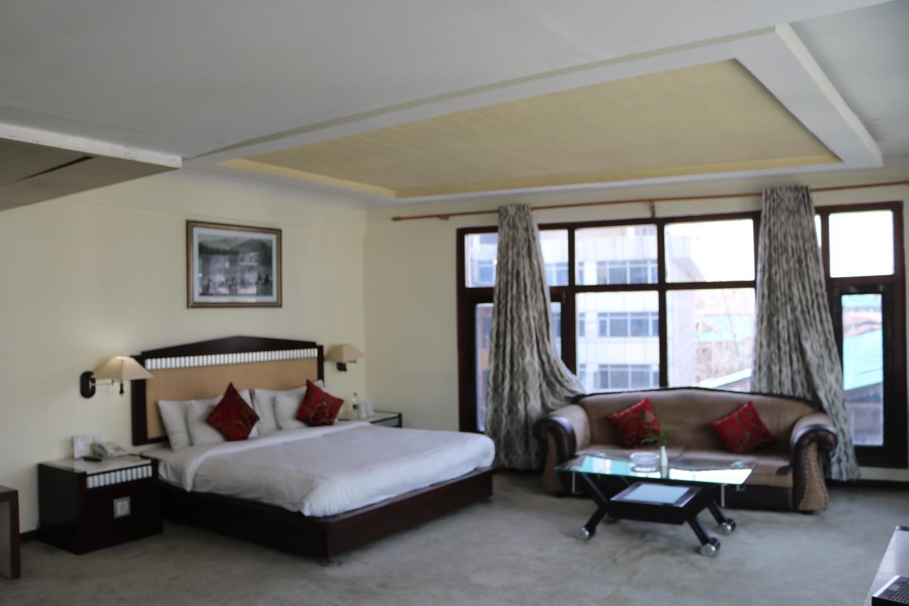 Hotel The Residency Srinagar Kültér fotó