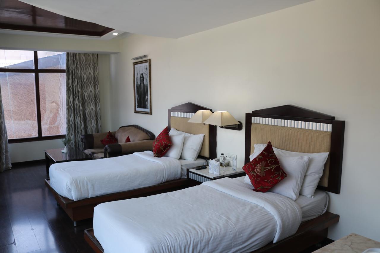 Hotel The Residency Srinagar Kültér fotó