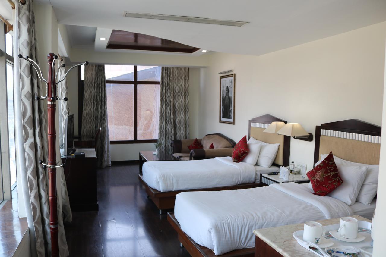 Hotel The Residency Srinagar Kültér fotó